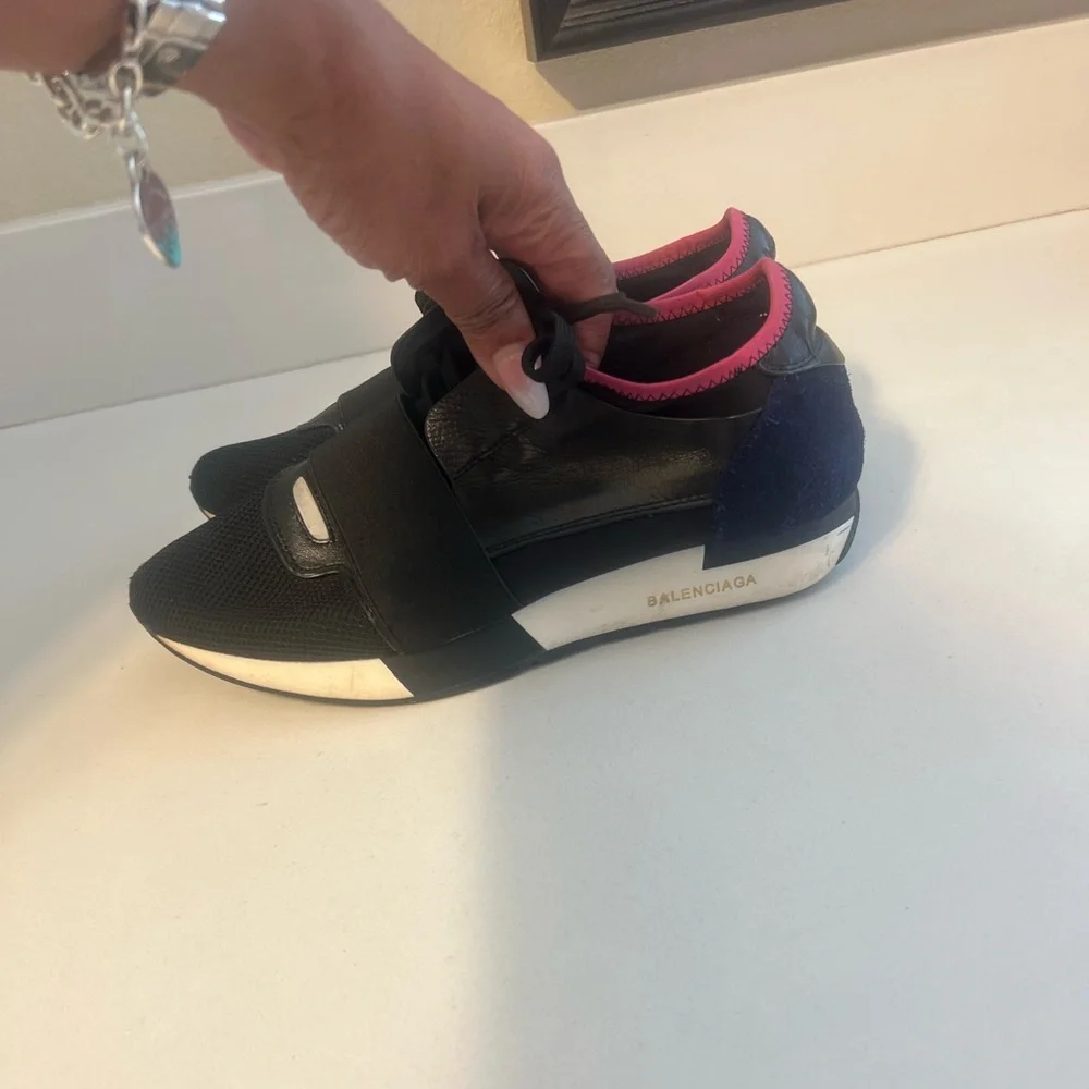 Balenceaga Women's Black Slip-On Runner with Pink Trim. Size 39 - Picture 1 of 6